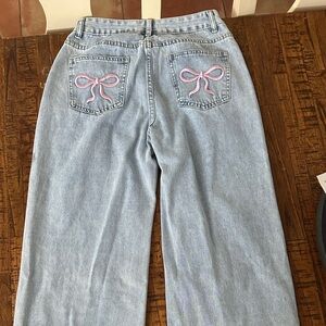 Chic Light Blue Straight Leg Jeans with Pink Bow Detail